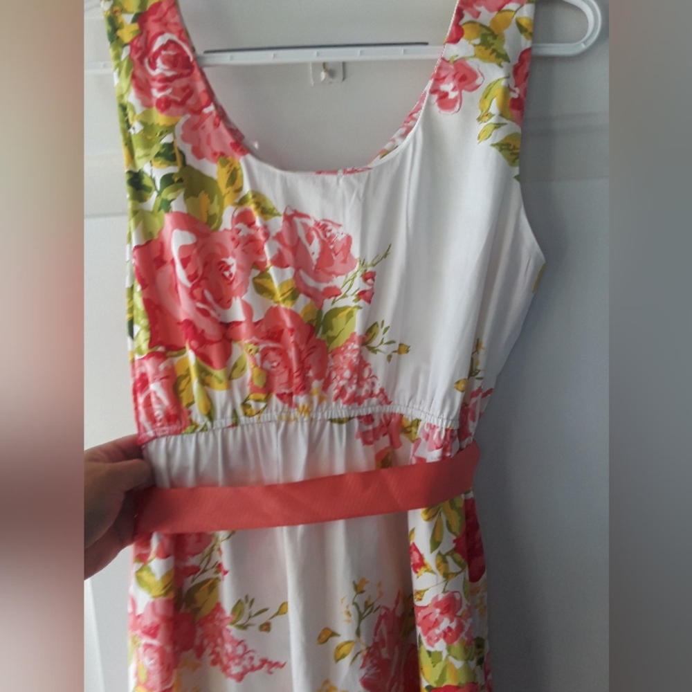 Motherhood Maternity Sleveless Floral Dress. Size: Medium. - Picture 5 of 10